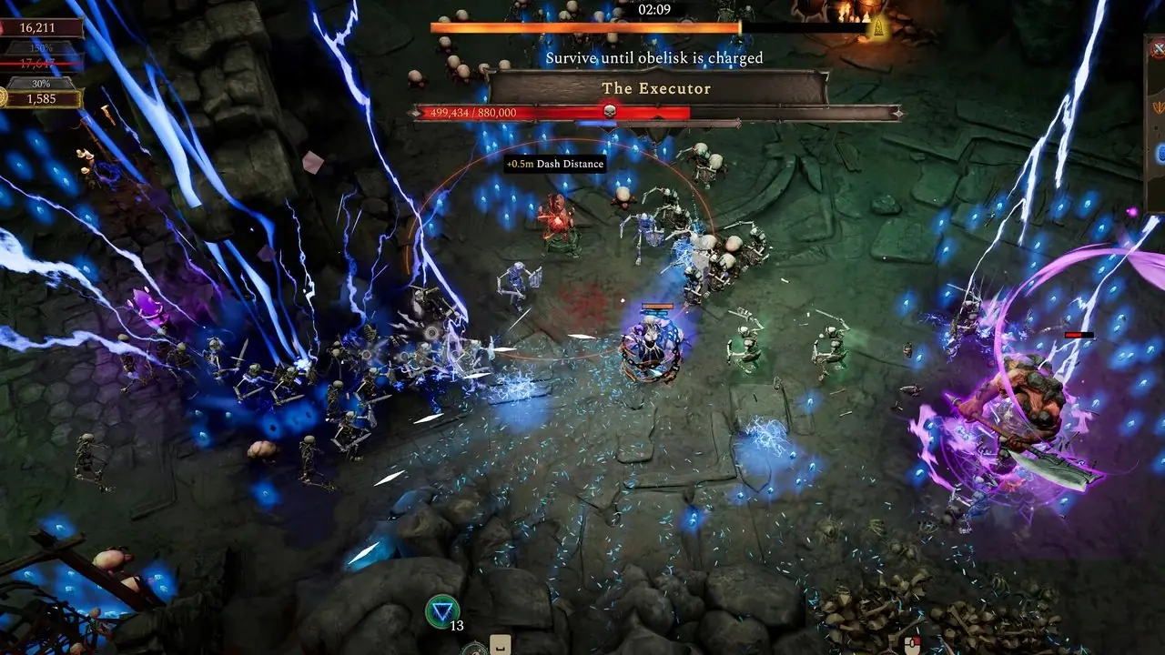 Hellforged anahtar sanatında düşmanlara saldıran Paladin Kahramanı Thoren